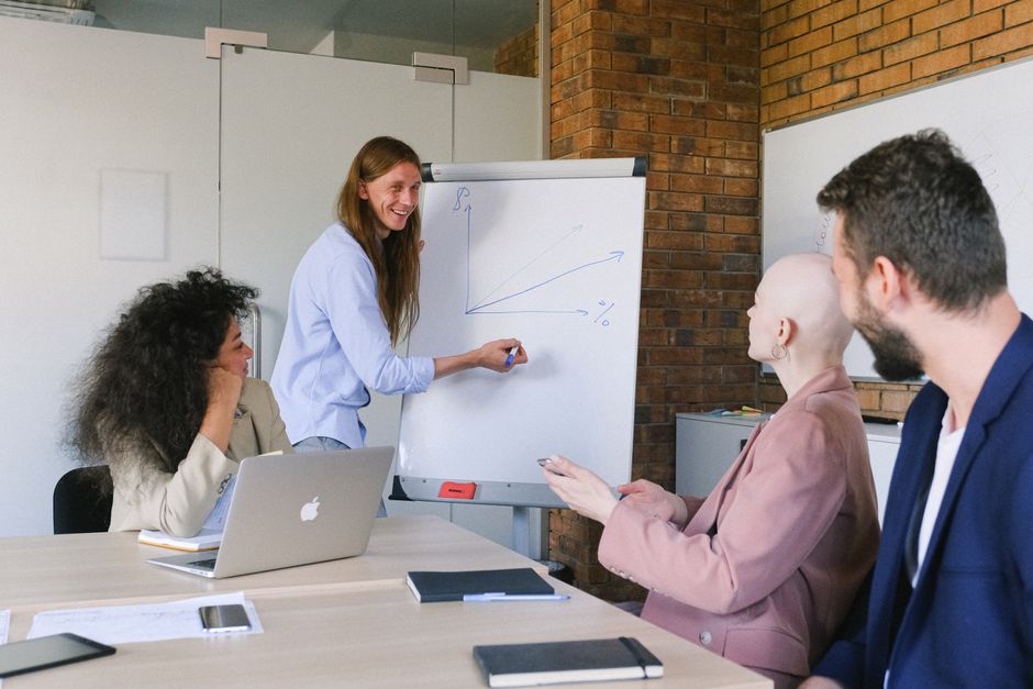 Teilnehmende beim Austausch in der Online Marketing Kurs-Community